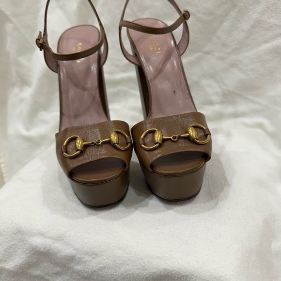 GUCCI Brown Leather Horsebit Block Heel Sandals. Used in great condition. - Picture 4 of 4
